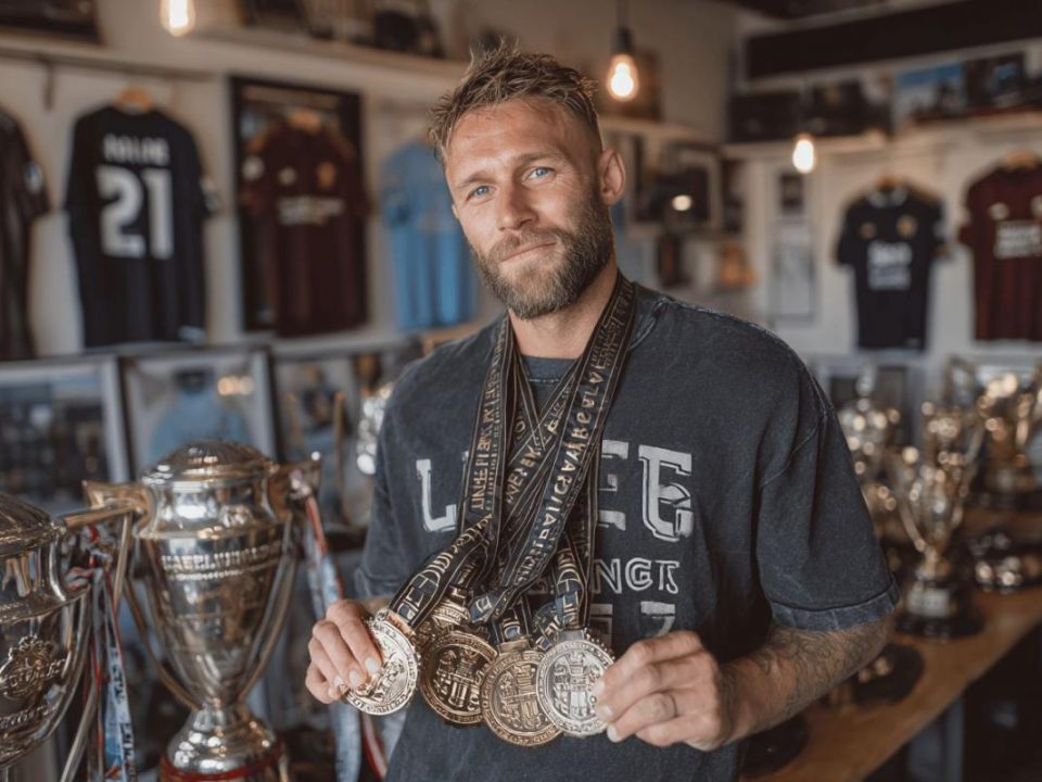 Premier League medals : How many are awarded and which players qualify ?